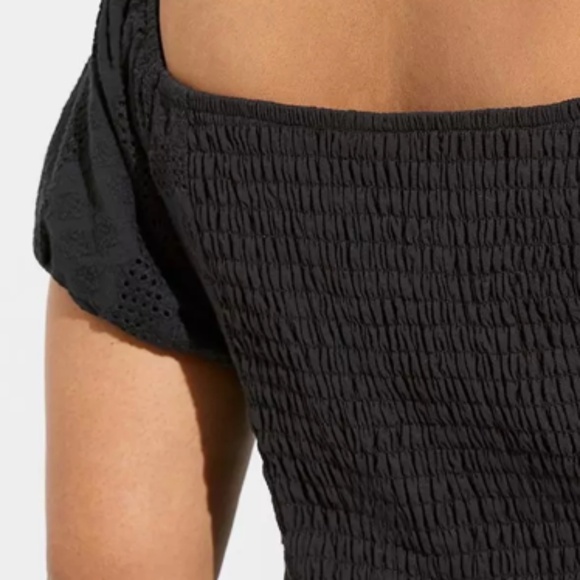 TORRID EYELET KEYHOLE CROP TOP - Picture 2 of 6